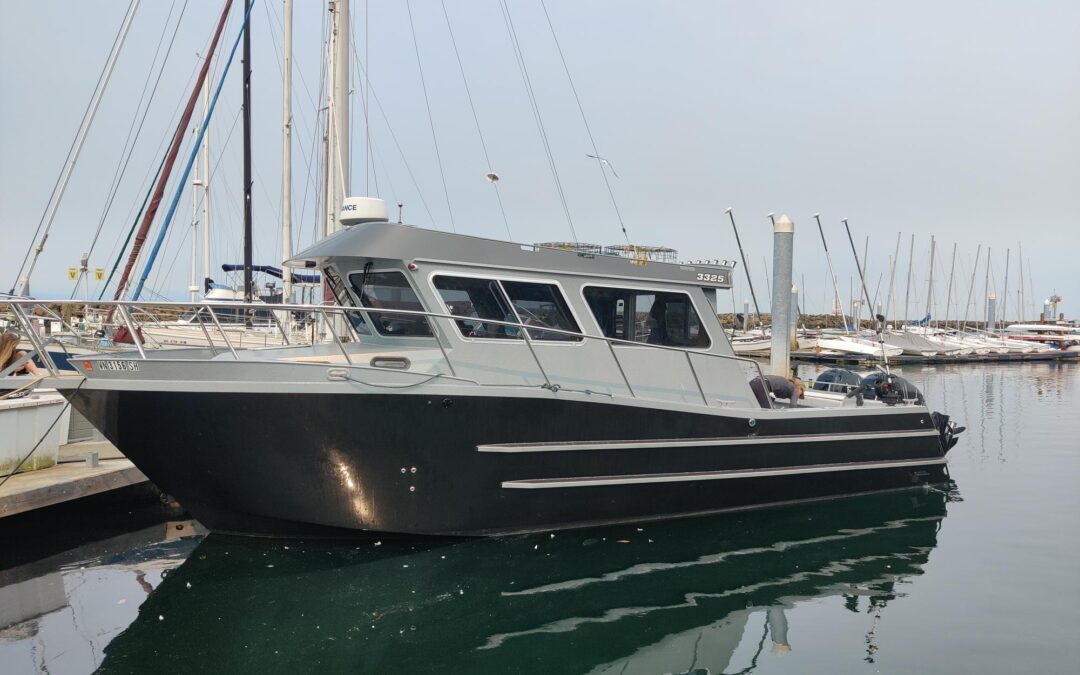 2011 Kingfisher 3325 – SOLD